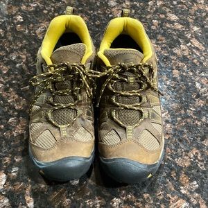 Keen hiking shoes. Like new.